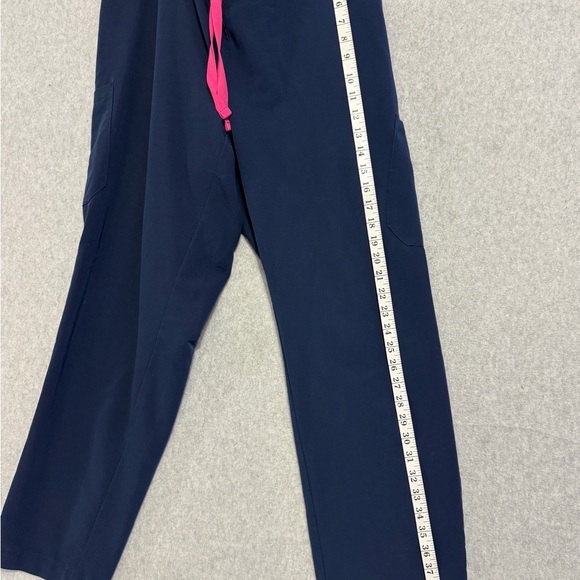 Navy and pink scrubs - Picture 2 of 10